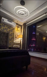 Luxe Eiffel Facing Apartment | Secure | Spacious | Per night stay