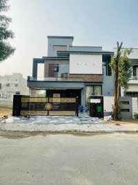 10 Marla Designer House for Sale in Bahria Town Lahore