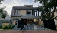 Exquisite 10 Marla Home In Bahria Town Lahore Sector D, Overseas B Block