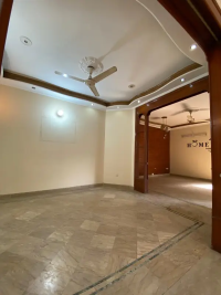 8 Marla floor for rent prime location near located all facilities more option are available