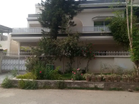 I-8 Beautiful Ground Poration For Rent.